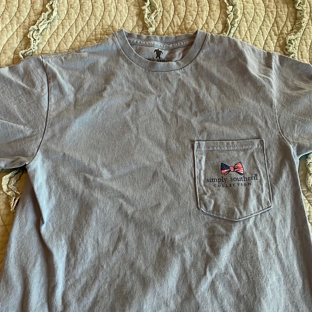 Women’s Size Small Simply Southern t shirt